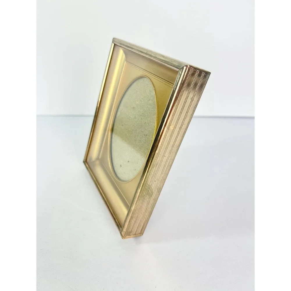 Vintage picture frame Deep well goldtone 3.5x5 oval insert